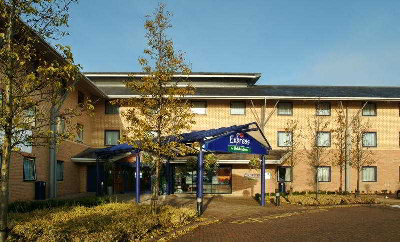 Holiday Inn Express Milton Keynes, An Ihg Hotel Exterior photo